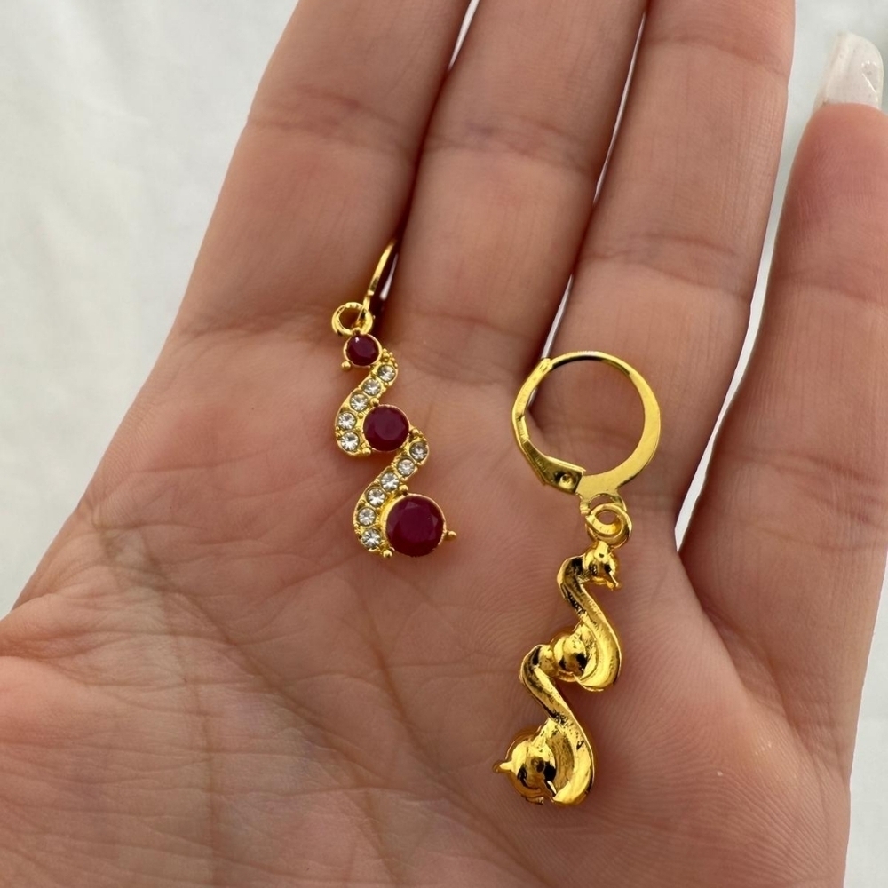 Luxury Elegant Gold and Red Dangle Earrings - Picture 2 of 3